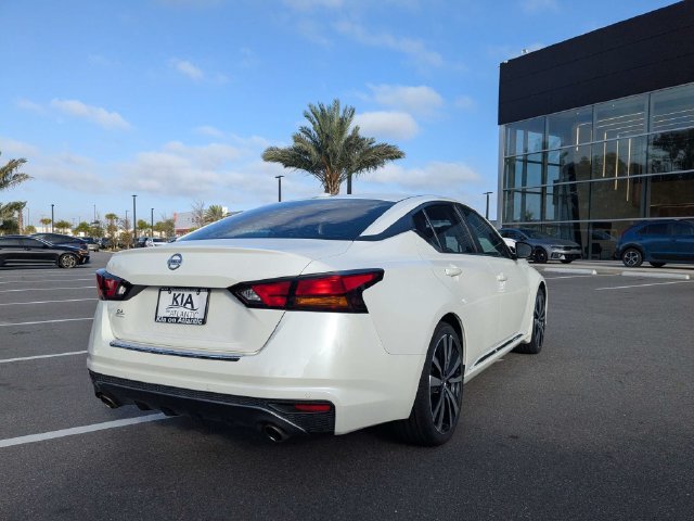 Used 2021 Nissan Altima 2.5 SR w/ SR Premium Package FWD image 3