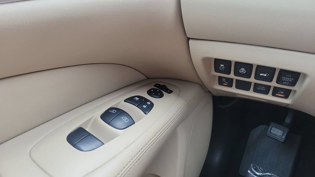 Used 2017 Nissan Pathfinder Platinum FWD image 20