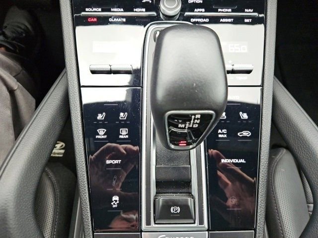 Used 2022 Porsche Cayenne Platinum Edition image 21