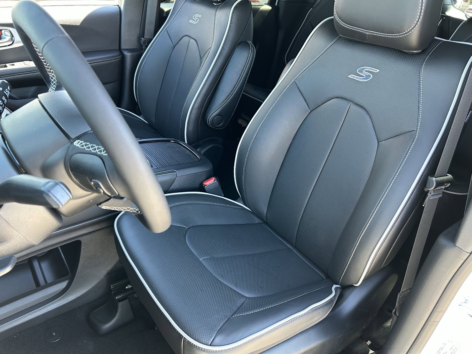 New 2026 Chrysler Pacifica Limited w/ S Appearance Package FWD image 19