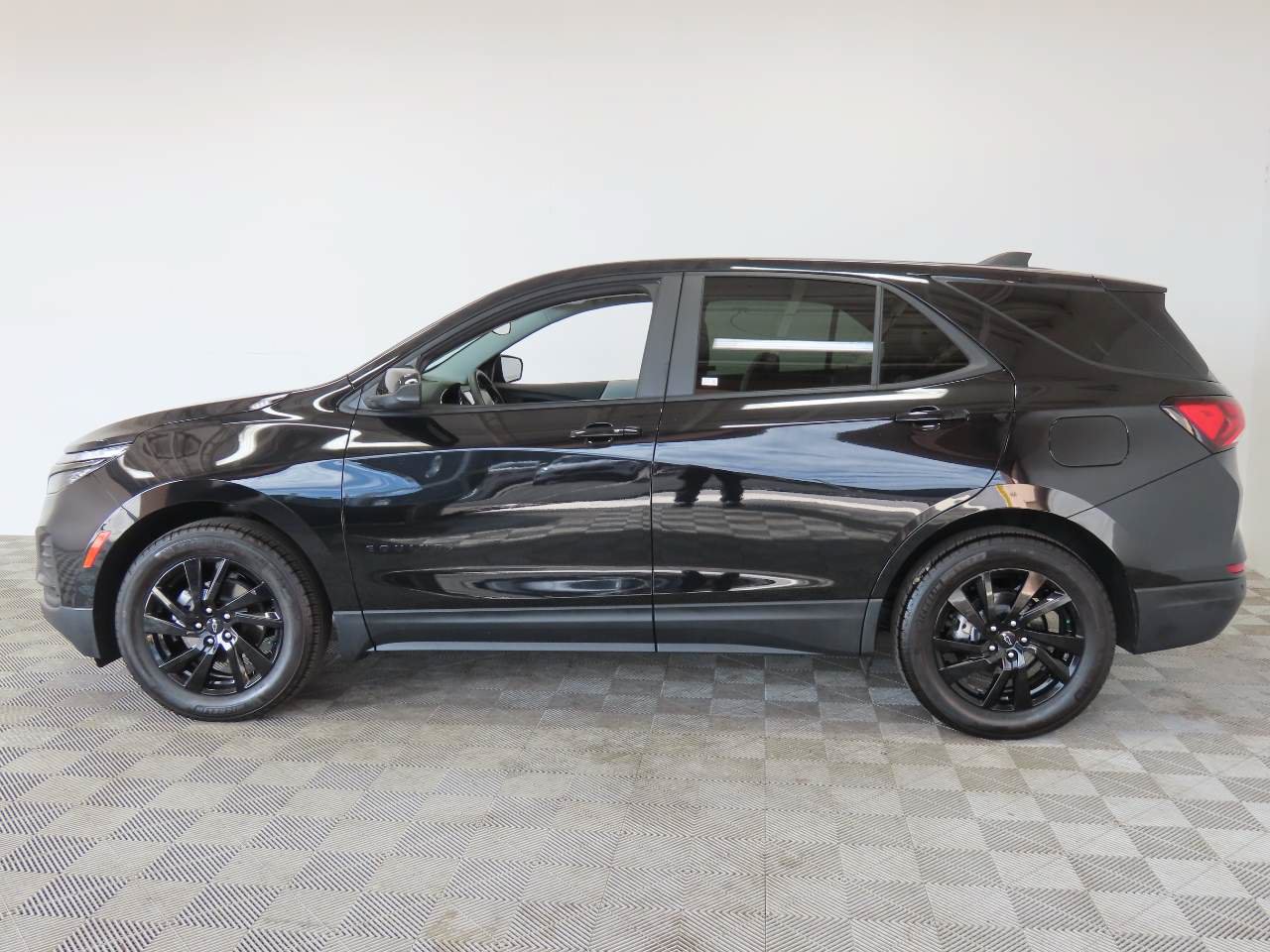 Used 2024 Chevrolet Equinox LS w/ LS Convenience Package FWD image 5