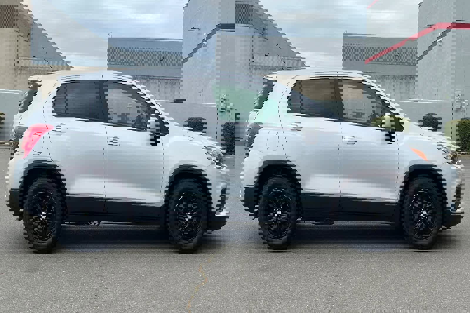 Used 2022 Chevrolet Trax LS w/ Tint and Cruise Package FWD image 6