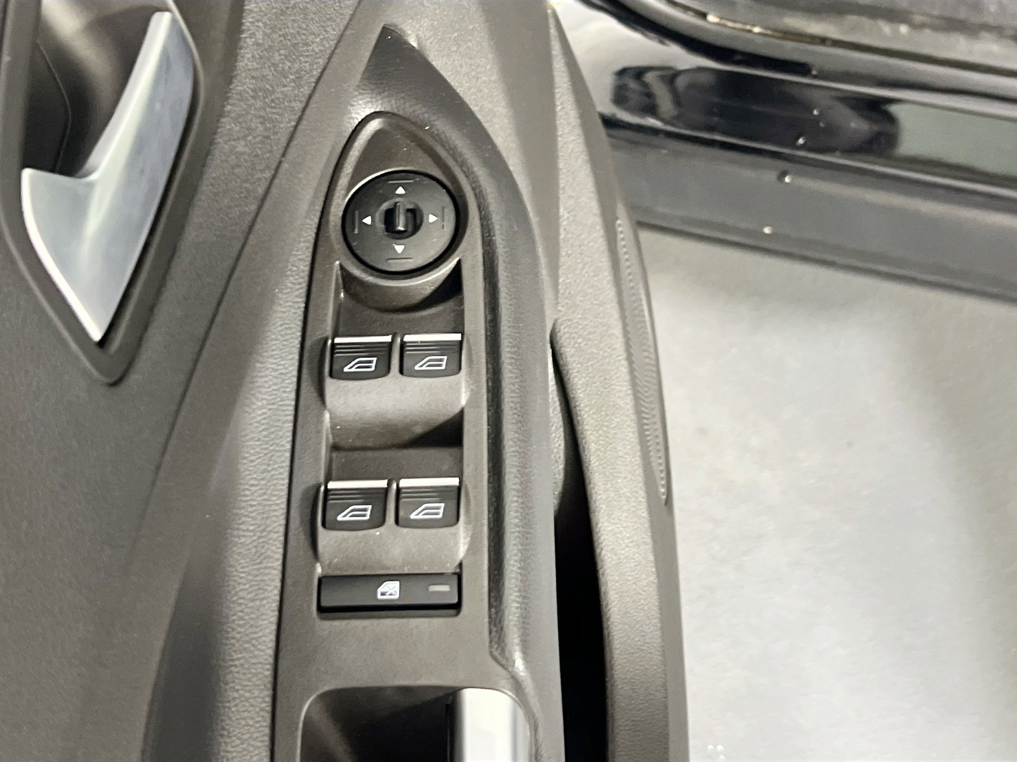 Used 2019 Ford Escape Titanium image 18