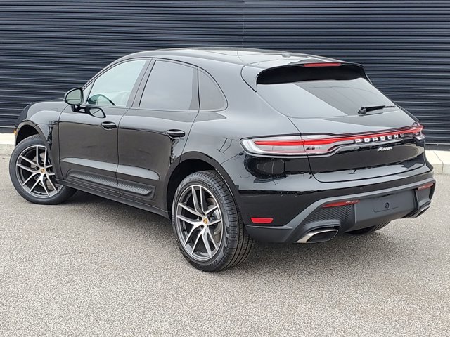 Used 2025 Porsche Macan image 3