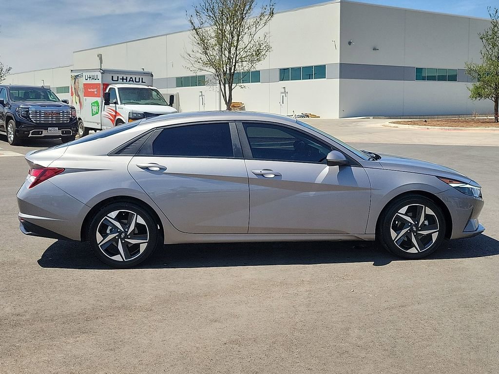 Used 2023 Hyundai Elantra SEL w/ Convenience Package image 6