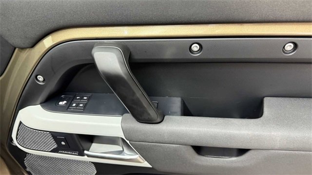 Used 2020 Land Rover Defender 110 SE image 16