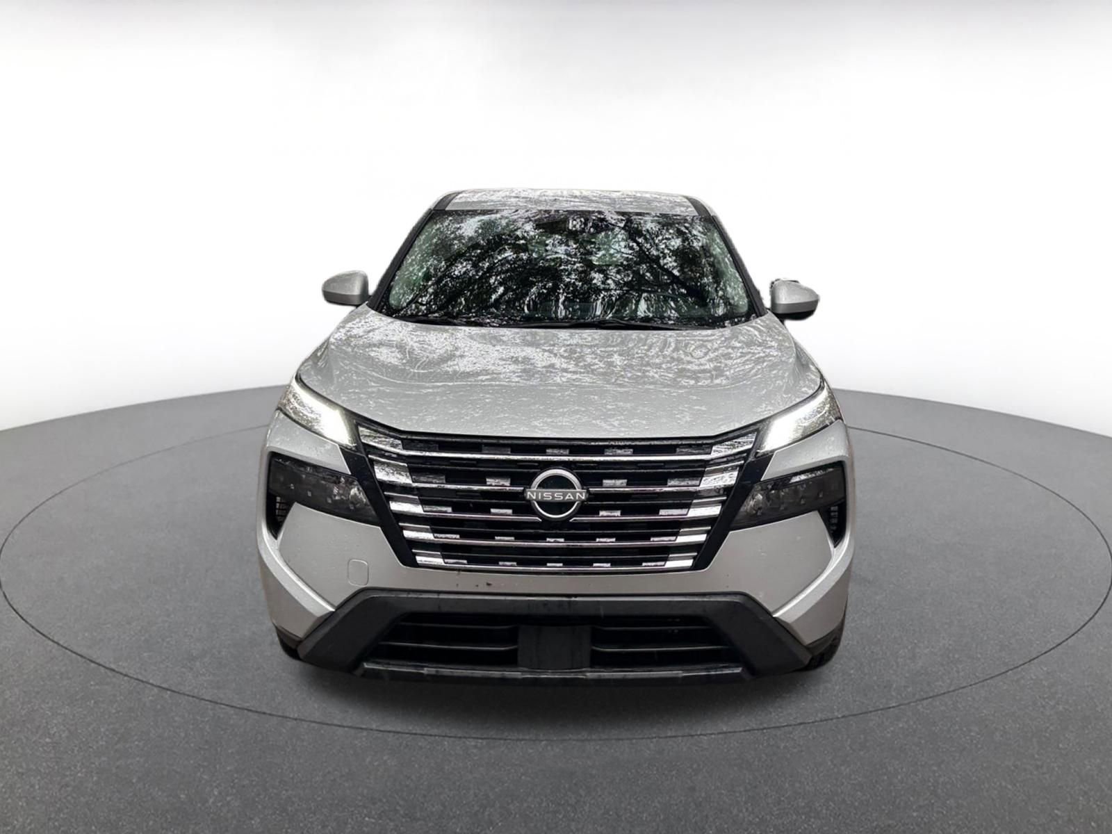Used 2025 Nissan Rogue SV FWD image 2