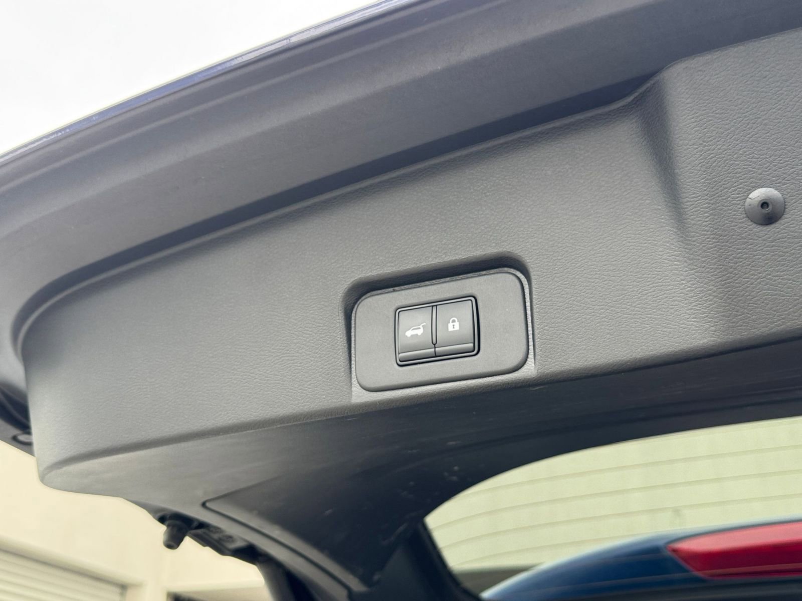Used 2025 Nissan Rogue SV FWD image 23