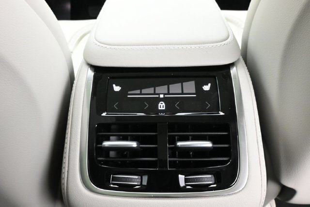 New 2027 Volvo XC90 B6 Ultra AWD/4WD image 34