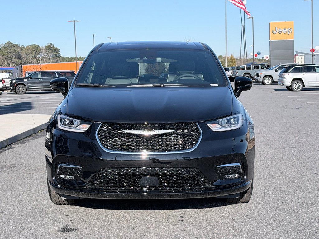 New 2026 Chrysler Pacifica Limited image 3