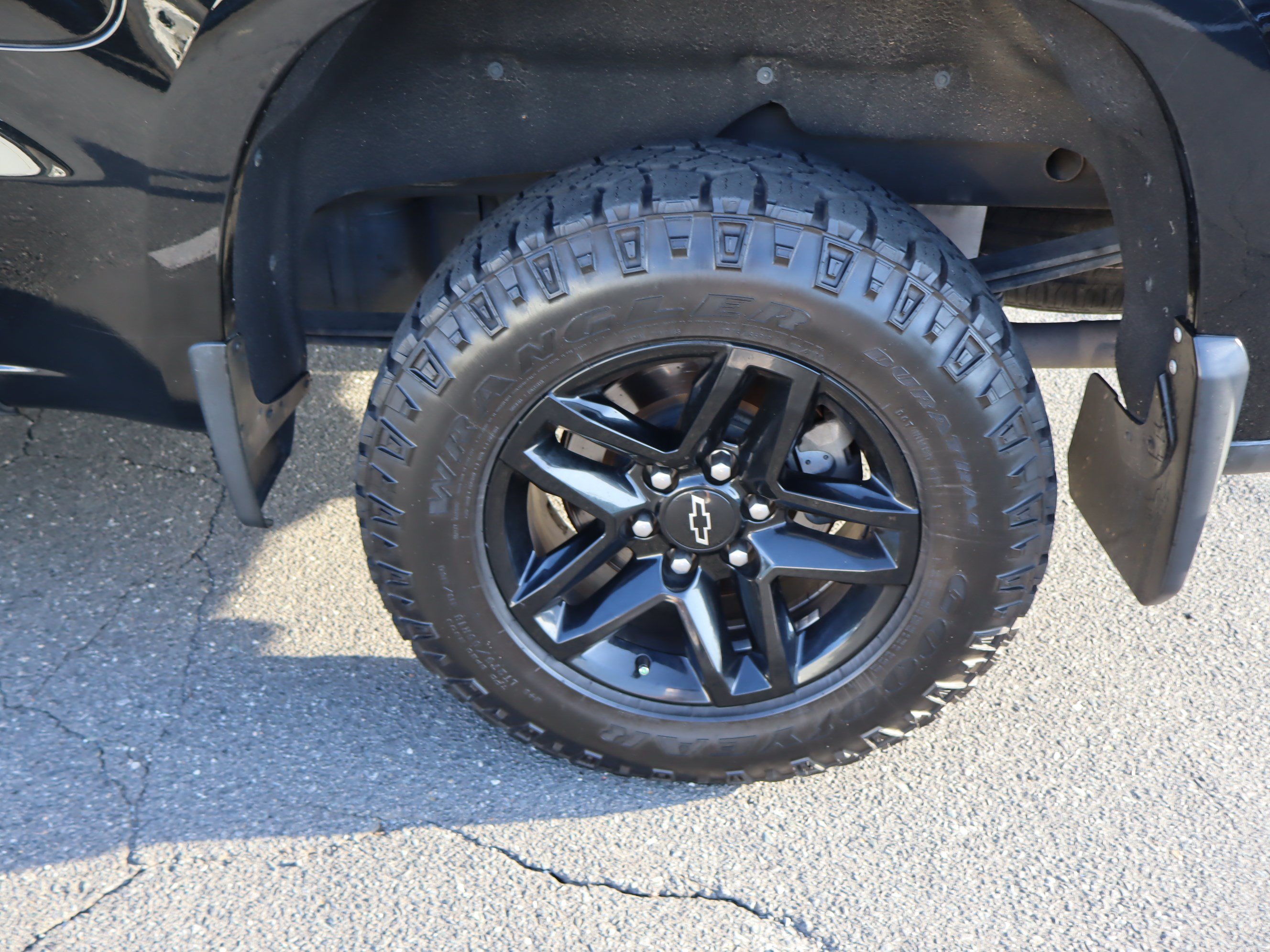 Used 2019 Chevrolet Silverado 1500 LT Trail Boss AWD/4WD image 38