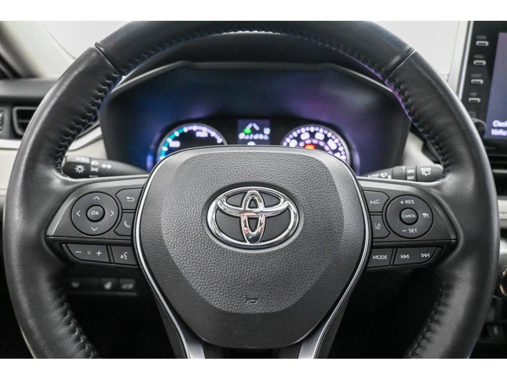 Used 2022 Toyota RAV4 XLE w/ Convenience Package image 12
