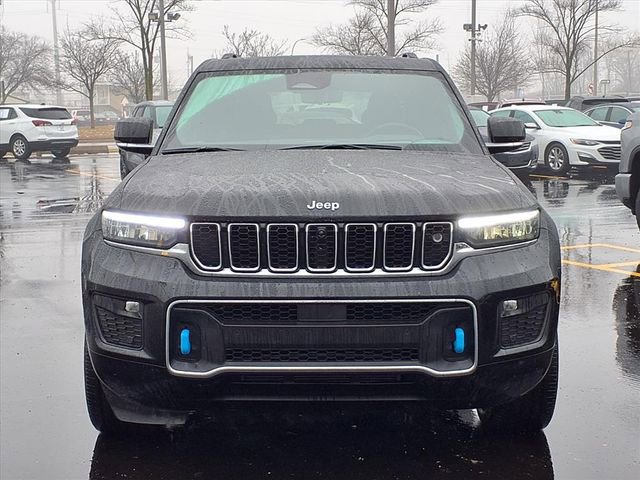 Used 2022 Jeep Grand Cherokee Overland w/ Advanced Protech Group III image 26