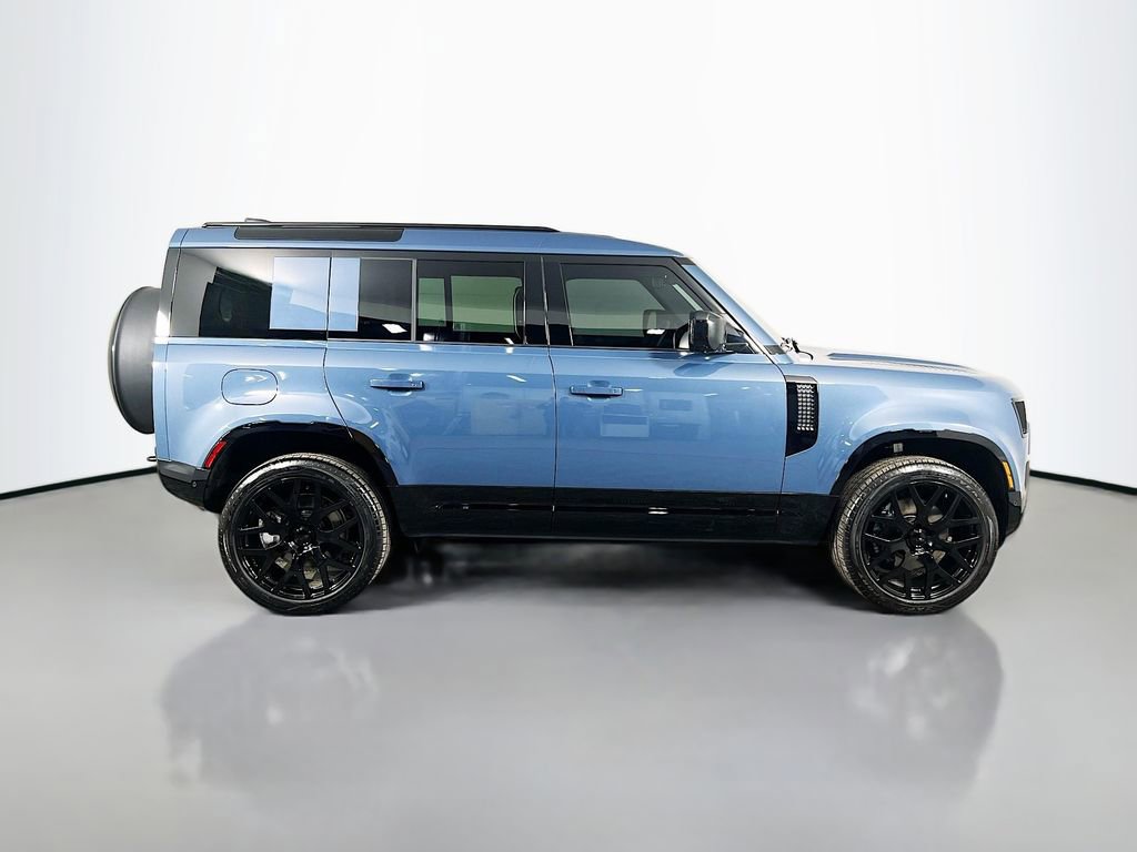 Used 2026 Land Rover Defender 110 X-Dynamic SE AWD/4WD image 4