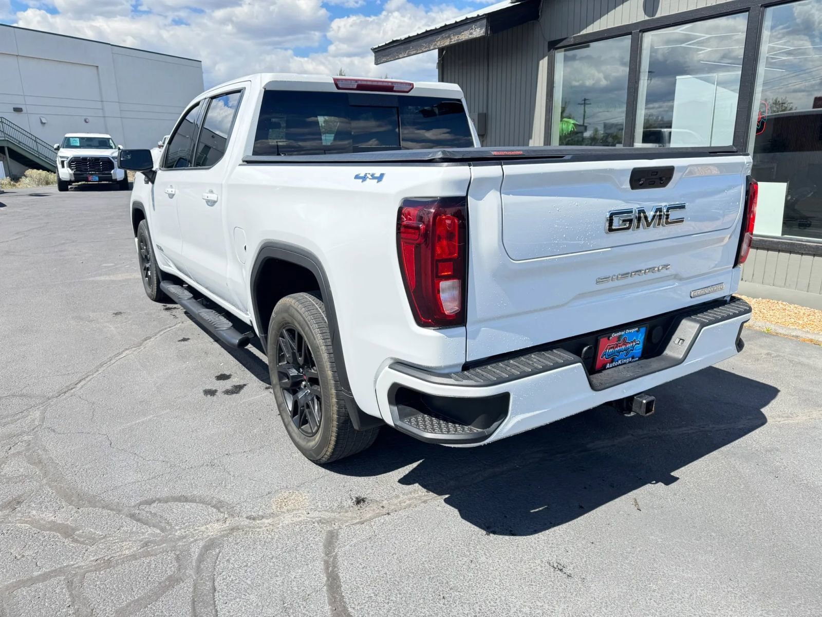 Used 2021 GMC Sierra 1500 Elevation w/ Preferred Package AWD/4WD image 3