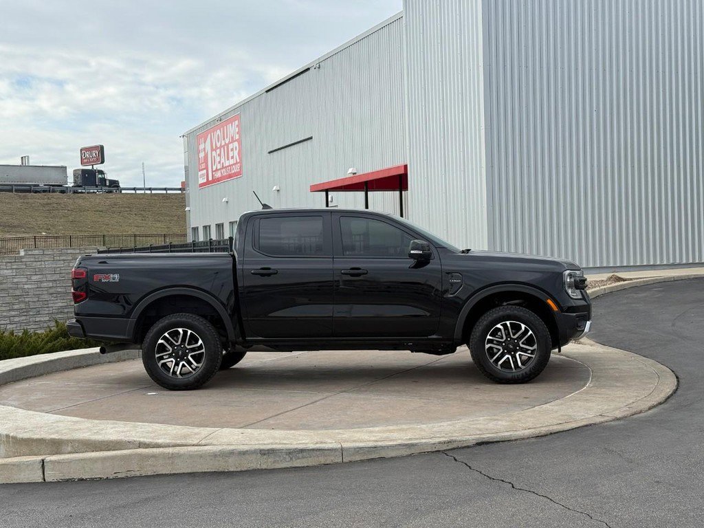 Used 2025 Ford Ranger Lariat w/ FX4 Off-Road Package image 2