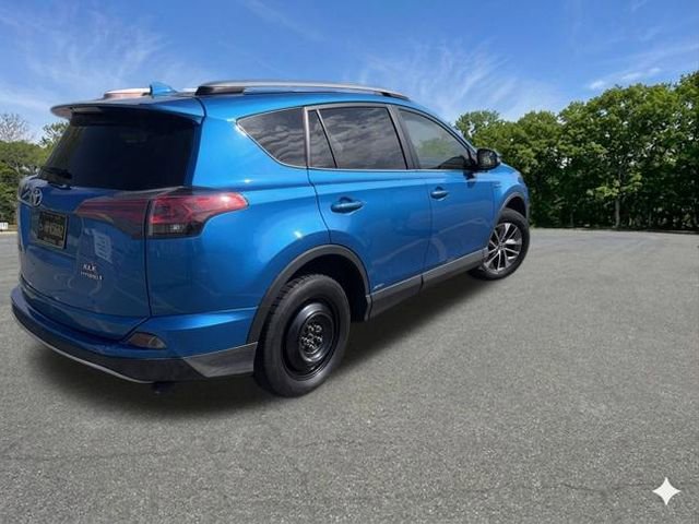 Used 2018 Toyota RAV4 XLE AWD/4WD image 6