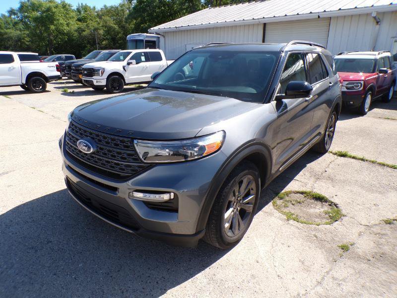 New 2023 Ford Explorer XLT w/ Equipment Group 202A AWD/4WD image 4