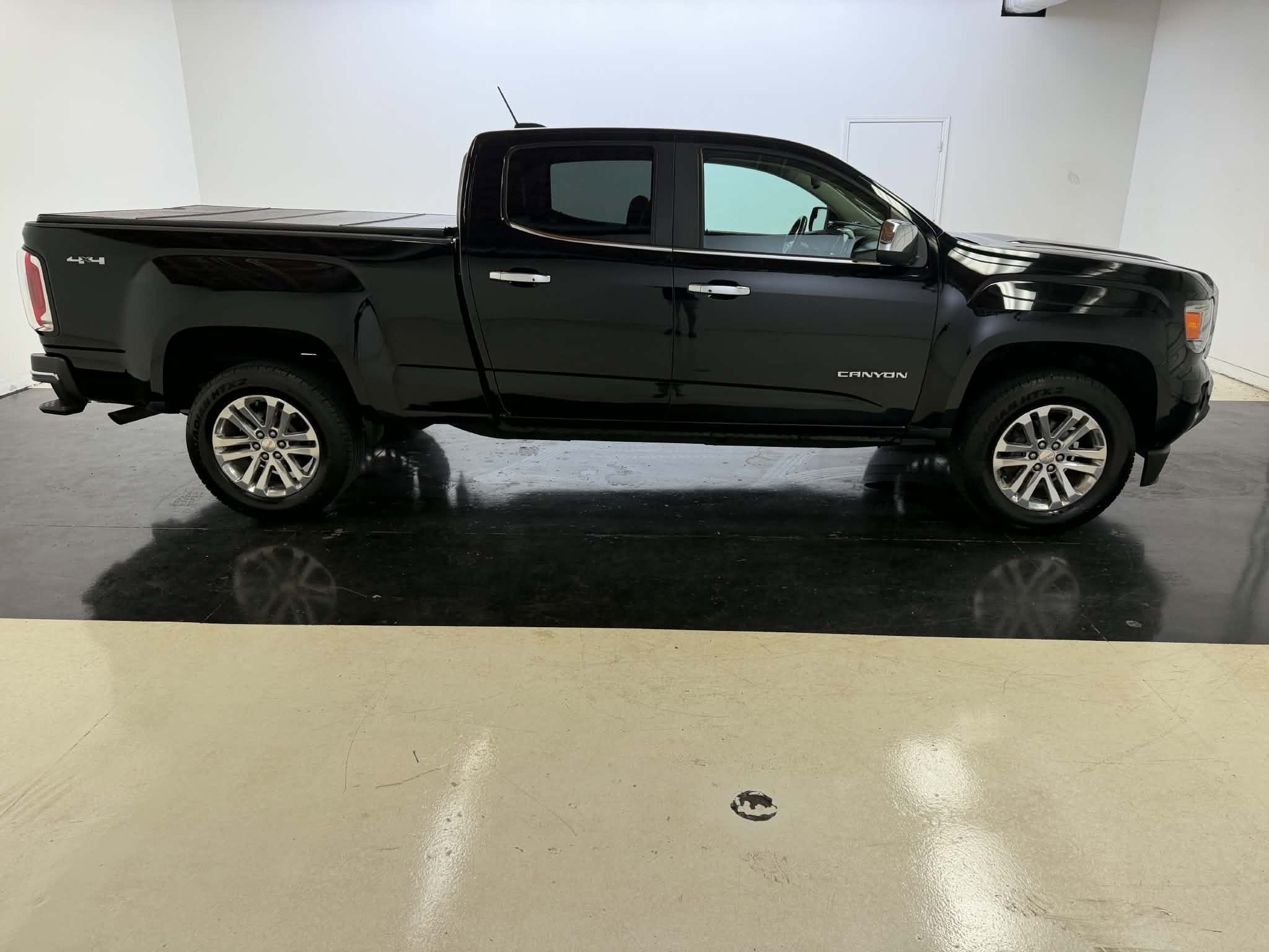 Used 2015 GMC Canyon SLT w/ Driver Alert Package AWD/4WD image 26