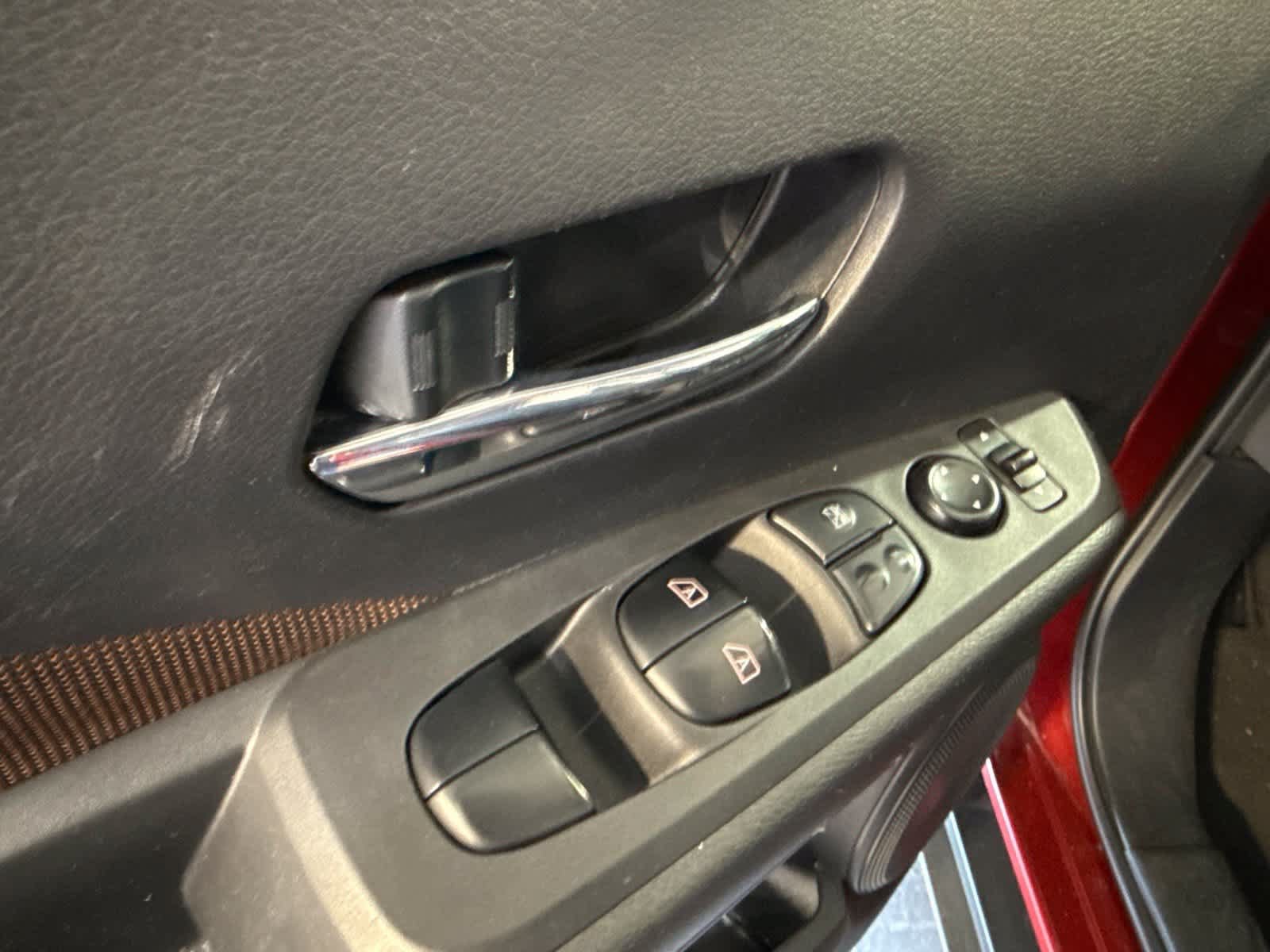 Used 2022 Nissan Kicks SR FWD image 16