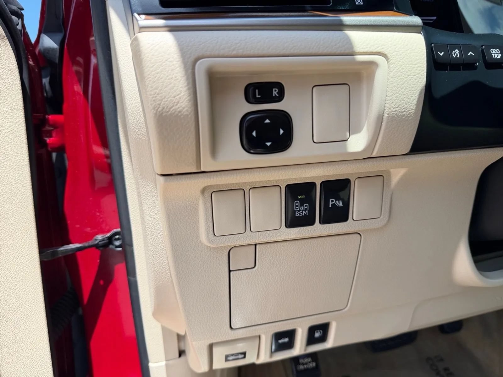 Used 2014 Lexus ES 300h w/ Premium Package w/Bamboo Trim FWD image 19