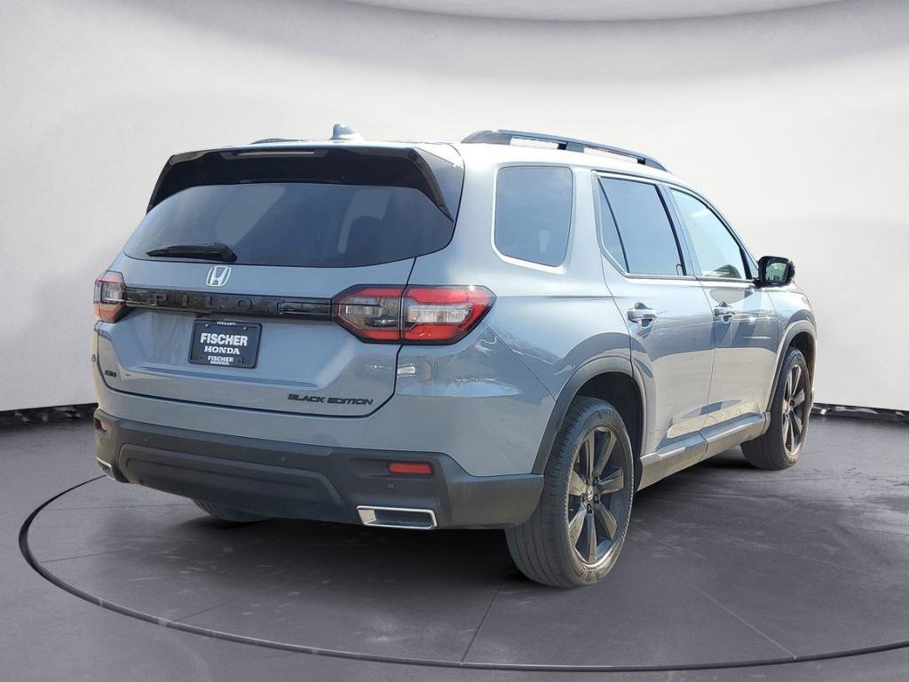 Used 2025 Honda Pilot Black Edition image 3