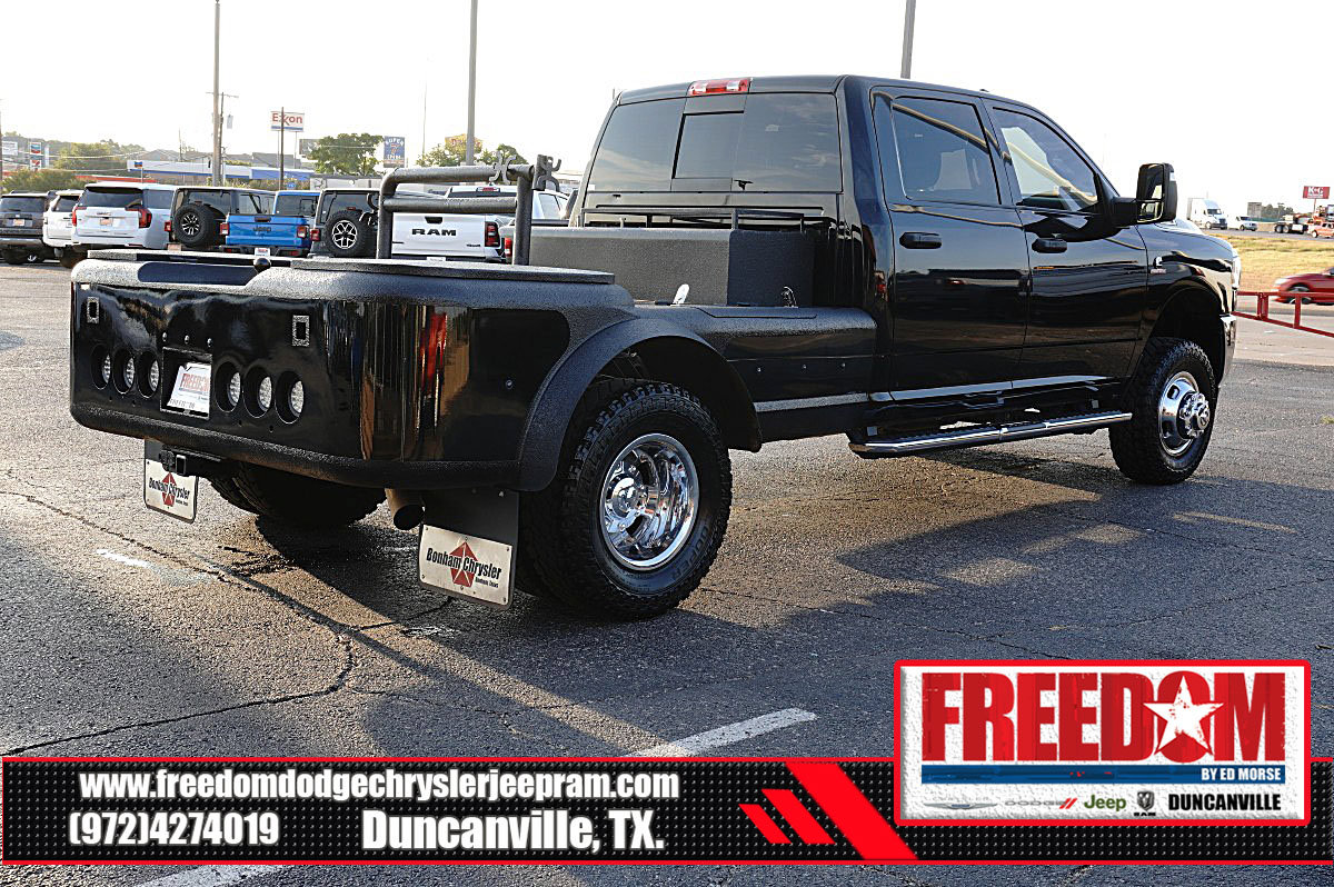 Used 2024 RAM 3500 Tradesman w/ Chrome Appearance Group AWD/4WD image 5