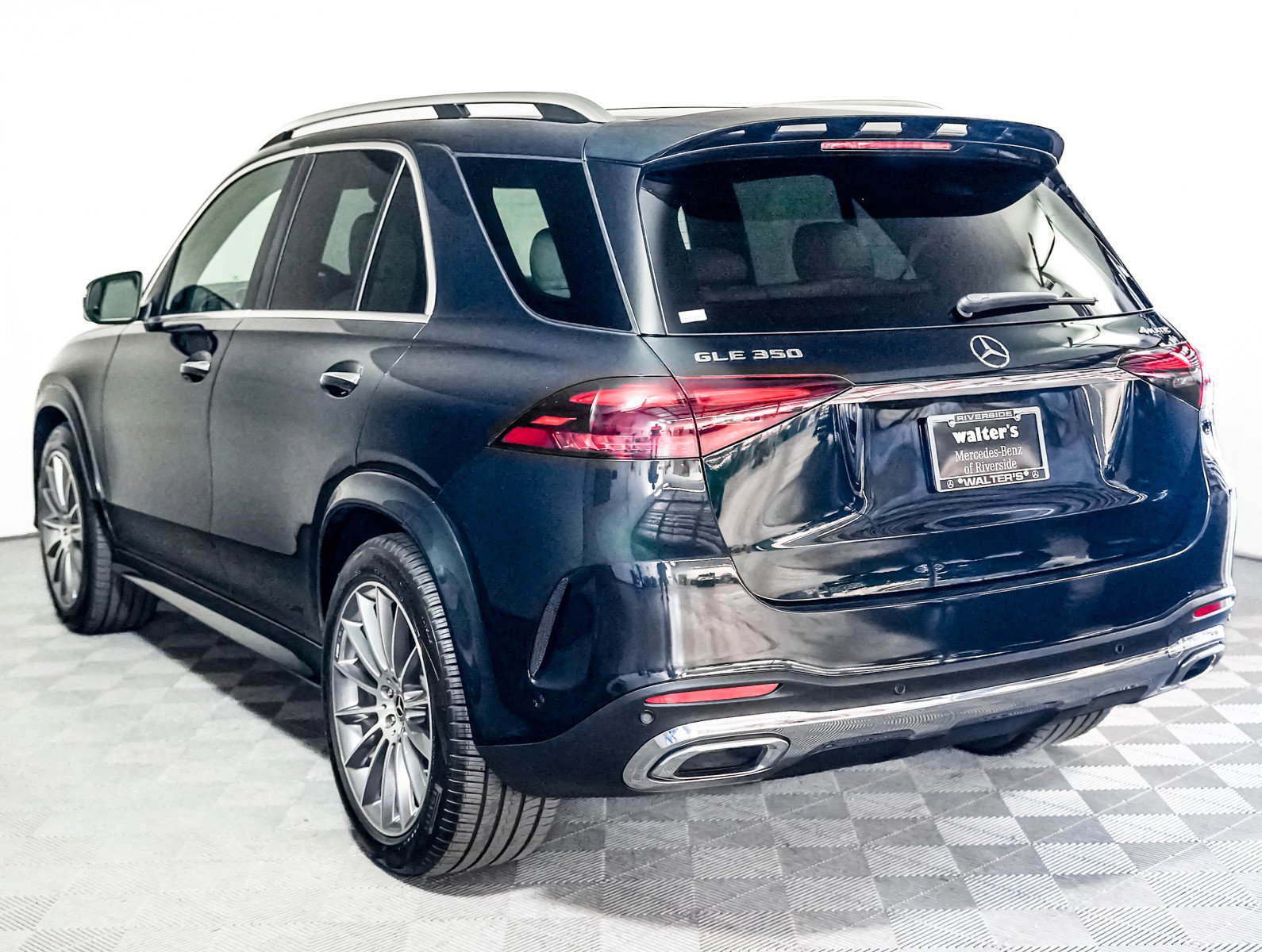 Certified 2024 Mercedes-Benz GLE 350 4MATIC image 2