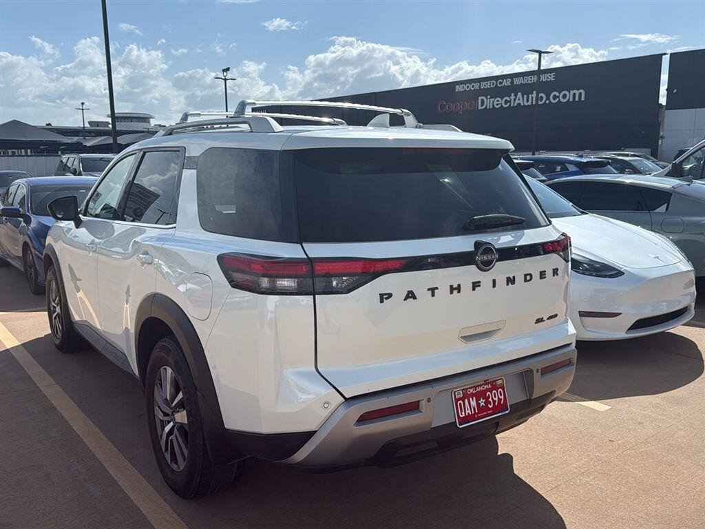 Used 2022 Nissan Pathfinder SL w/ SL Black Package AWD/4WD image 12