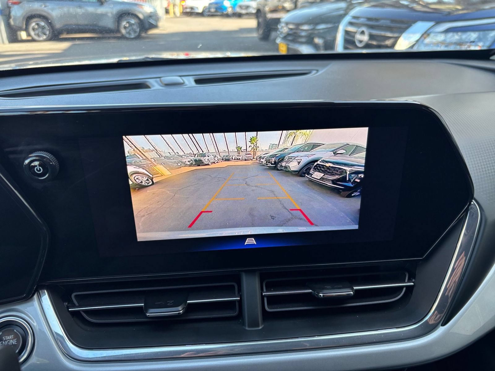 Used 2025 Chevrolet Trax LT FWD image 21