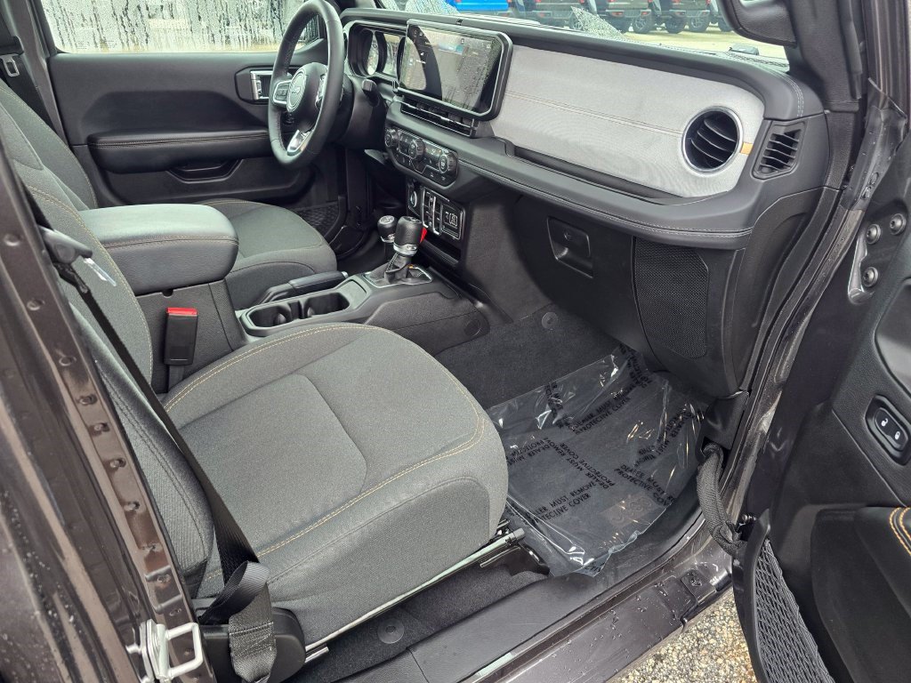 Used 2026 Jeep Wrangler Unlimited Sahara AWD/4WD image 31