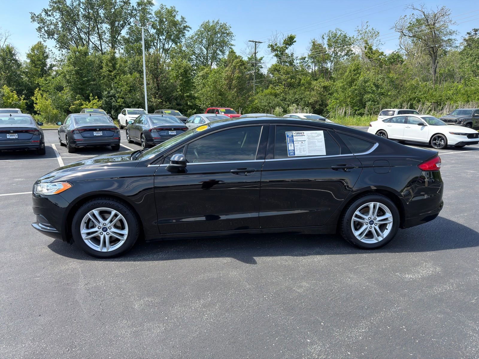 Used 2018 Ford Fusion SE w/ Fusion SE Technology Package FWD image 3