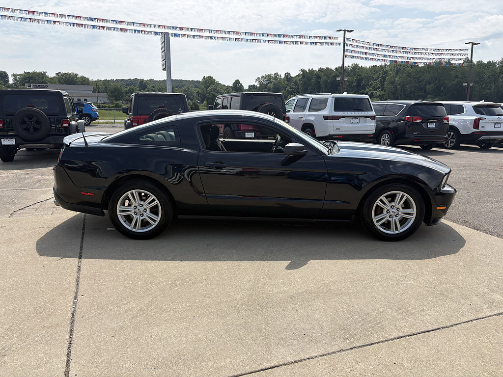 Used 2010 Ford Mustang Coupe RWD image 6
