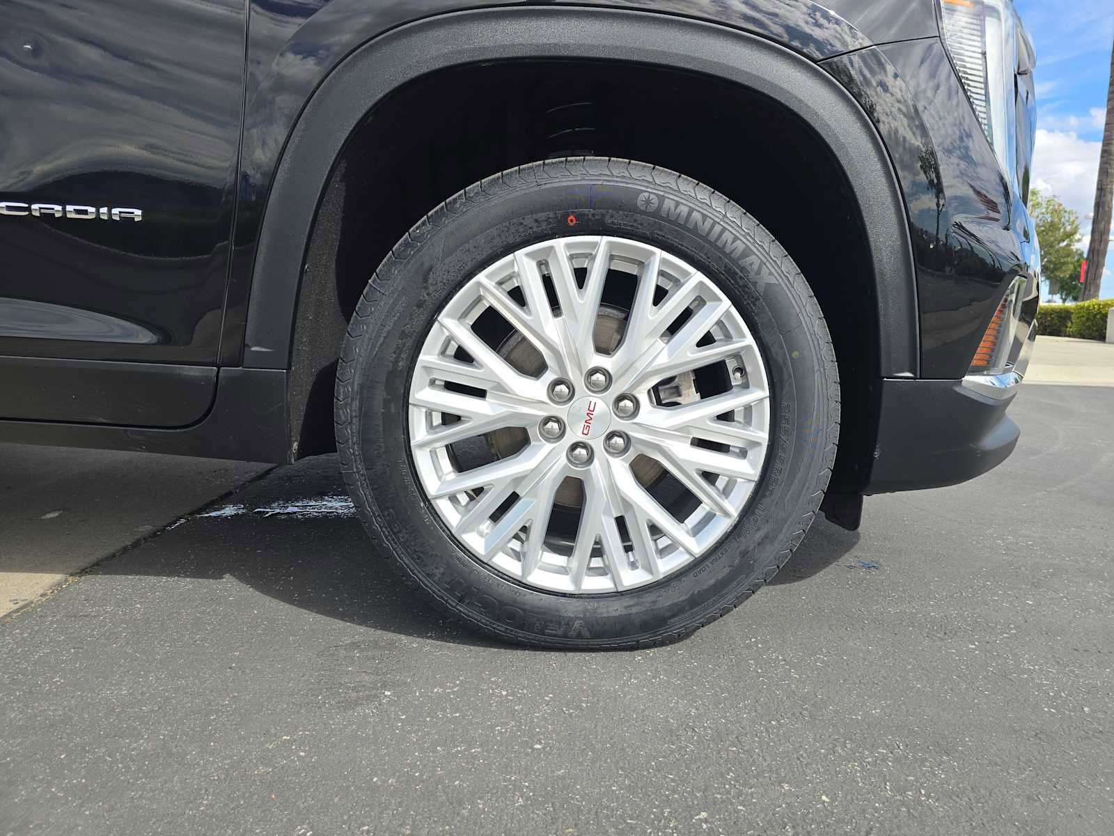 Used 2024 GMC Acadia Elevation image 9