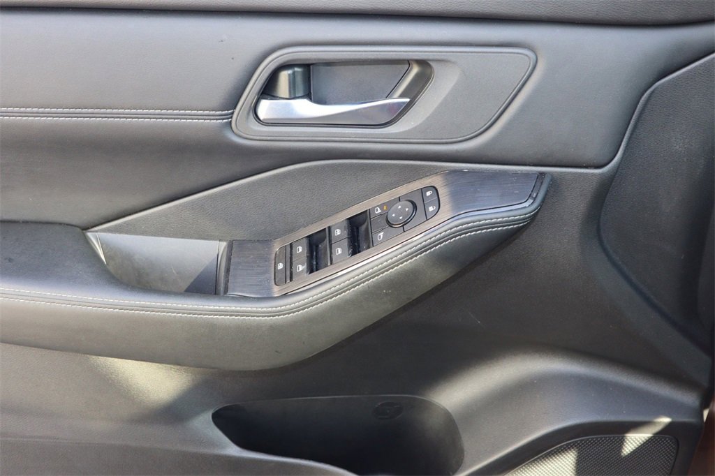 Certified 2024 Nissan Rogue SV w/ SV Premium Package image 17