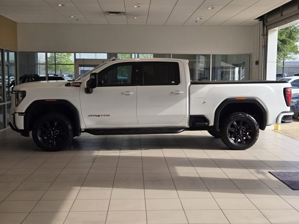 Used 2024 GMC Sierra 2500 AT4 w/ AT4 Preferred Package image 4