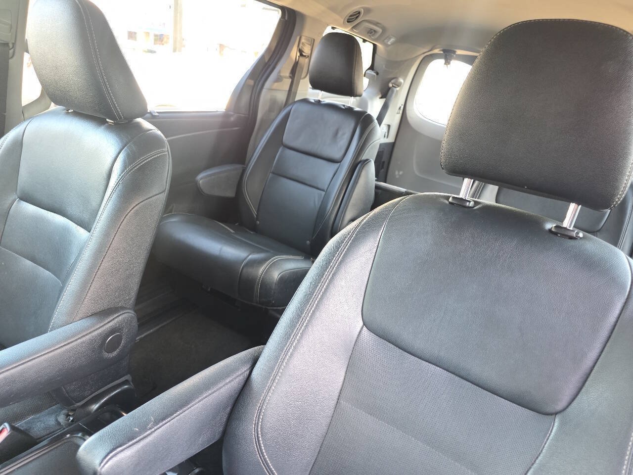 Used 2015 Toyota Sienna SE FWD image 9