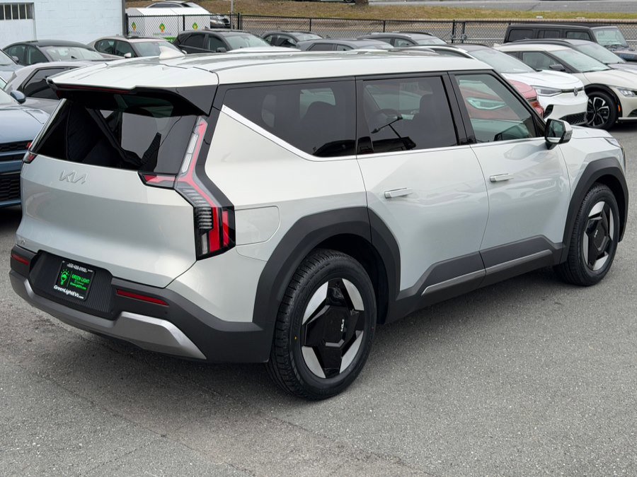 Used 2024 Kia EV9 Light Long Range RWD image 5