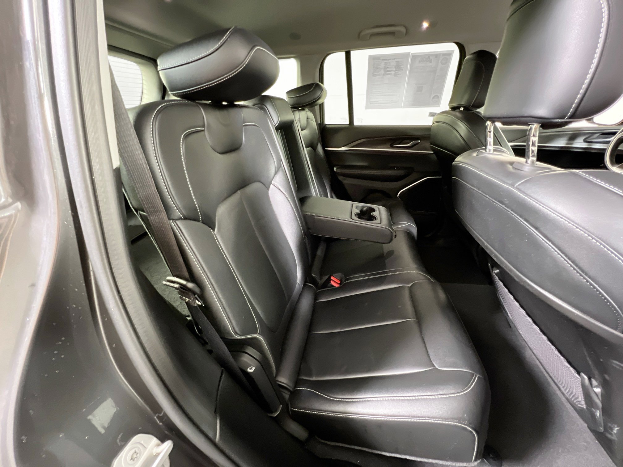 Used 2022 Jeep Grand Cherokee Limited image 24