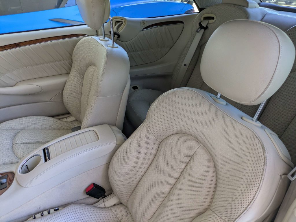 Used 2009 Mercedes-Benz CLK 550 Cabriolet w/ Premium II Pkg image 14