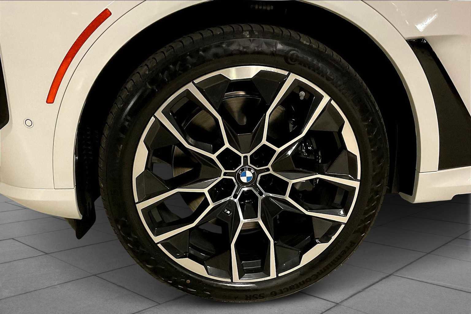 New 2026 BMW X7 M60i image 11