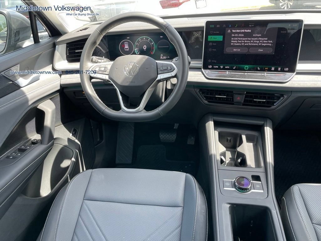 Used 2025 Volkswagen Tiguan SE AWD/4WD image 18