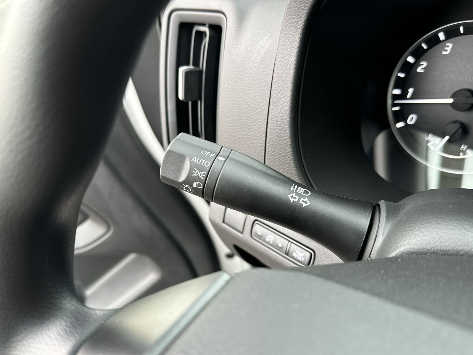 Certified 2025 Nissan Frontier S AWD/4WD image 17