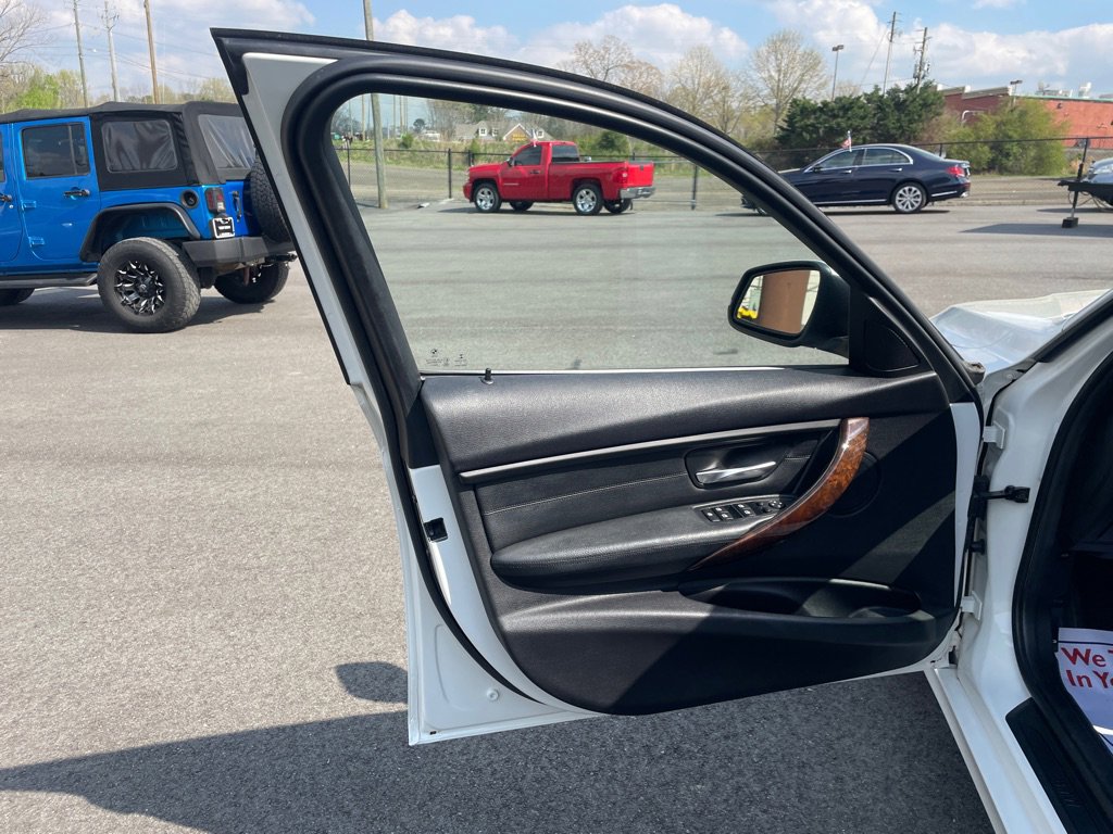 Used 2015 BMW 328i Sedan RWD image 11