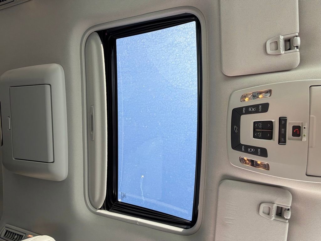 Used 2025 Toyota Sienna XLE w/ XLE Plus Package image 22