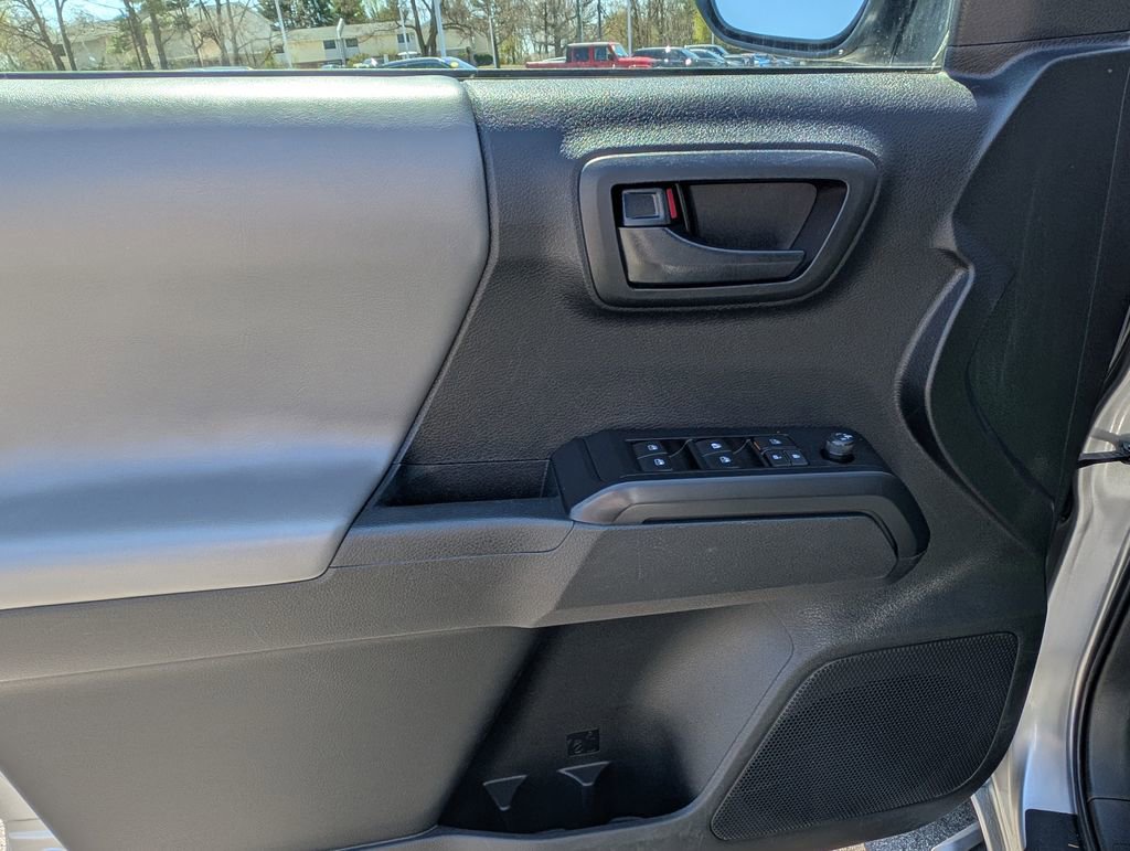 Used 2022 Toyota Tacoma SR AWD/4WD image 14