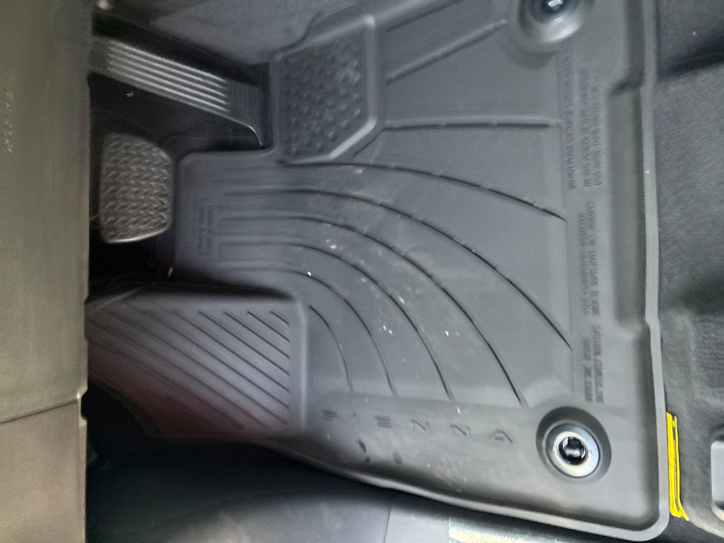 New 2026 Toyota Sienna LE FWD image 32