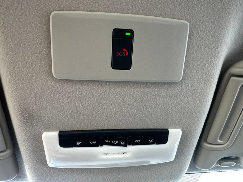 Used 2024 Nissan Versa SR FWD image 30