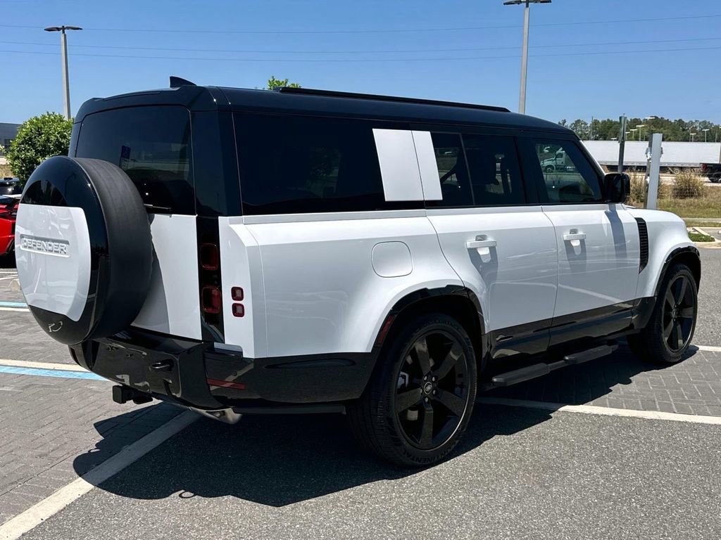 New 2025 Land Rover Defender 130 X-Dynamic SE image 6