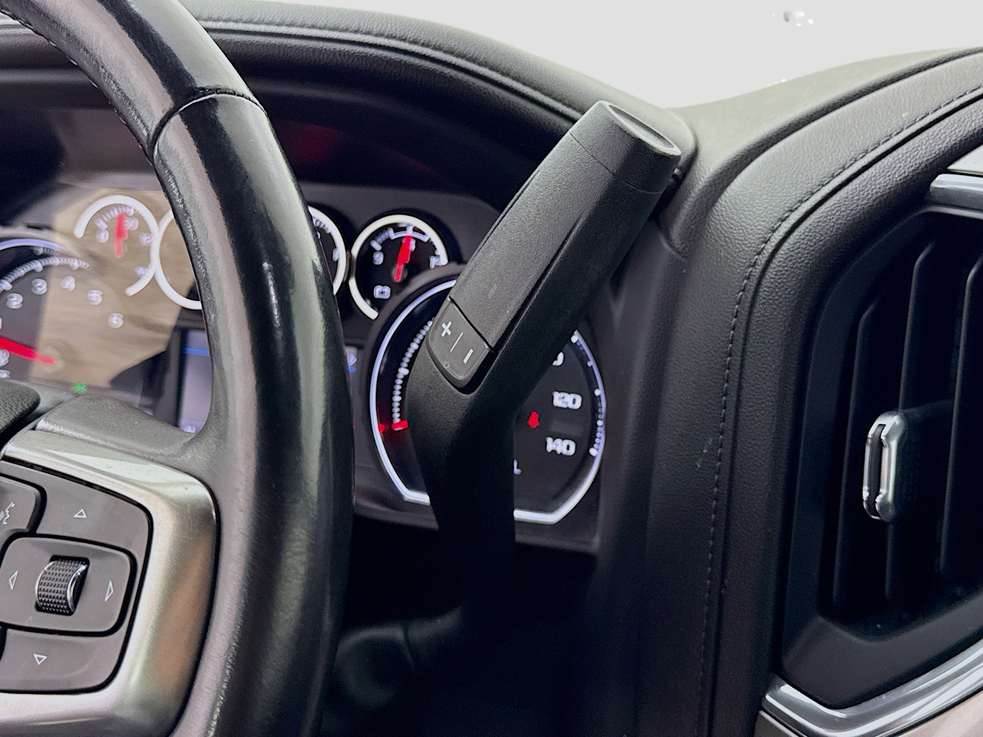Used 2022 Chevrolet Silverado 1500 LTZ RWD image 17